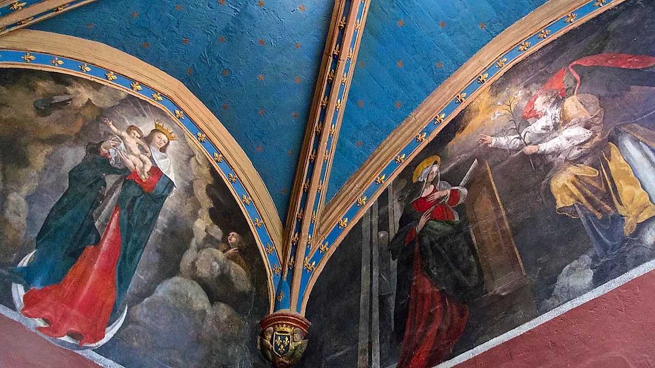 La volta azzurra affrescata dell’oratorio del Clos Lucé
